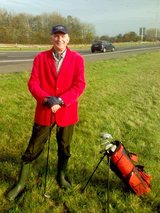 Beeldvergroting: Henk-Wullem van den Hogenplank, golfscout, bij de A1 ter hoogte van het Naardermeer
