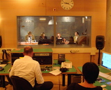Beeldvergroting: Tijdens een live uitzending van Duizend Woorden, vanuit de VPRO-studio.